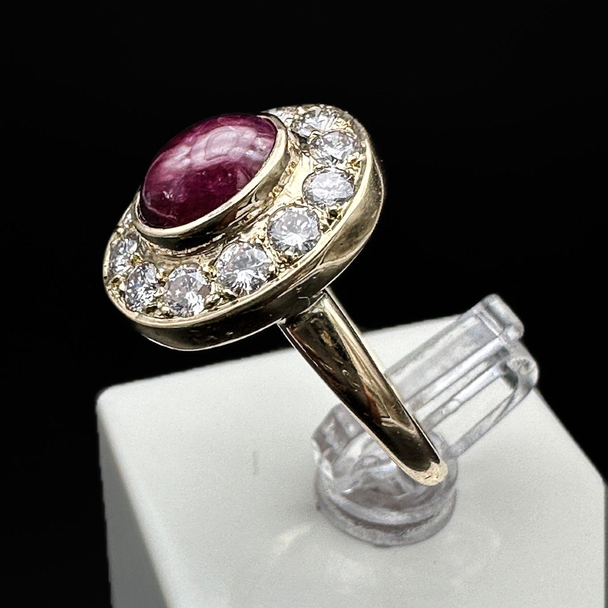 Vintage Ring In 18k Gold Set In Its Center With A Natural Ruby Cabochon-photo-3