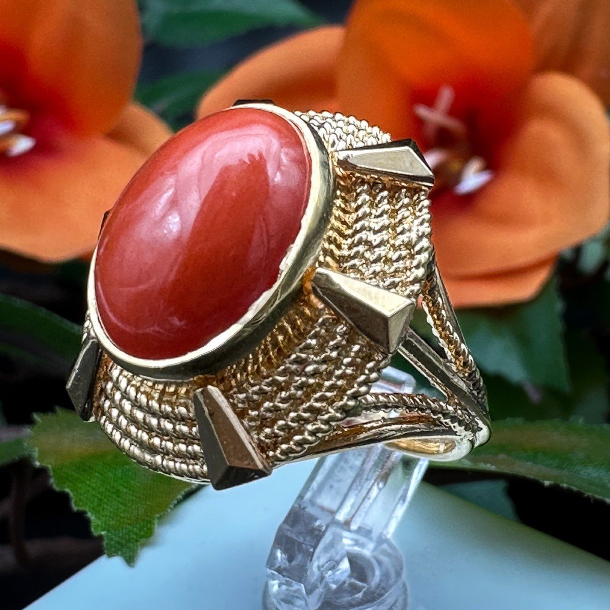 Vintage “sun” Ring In 18k Gold, Set With A Coral-photo-3