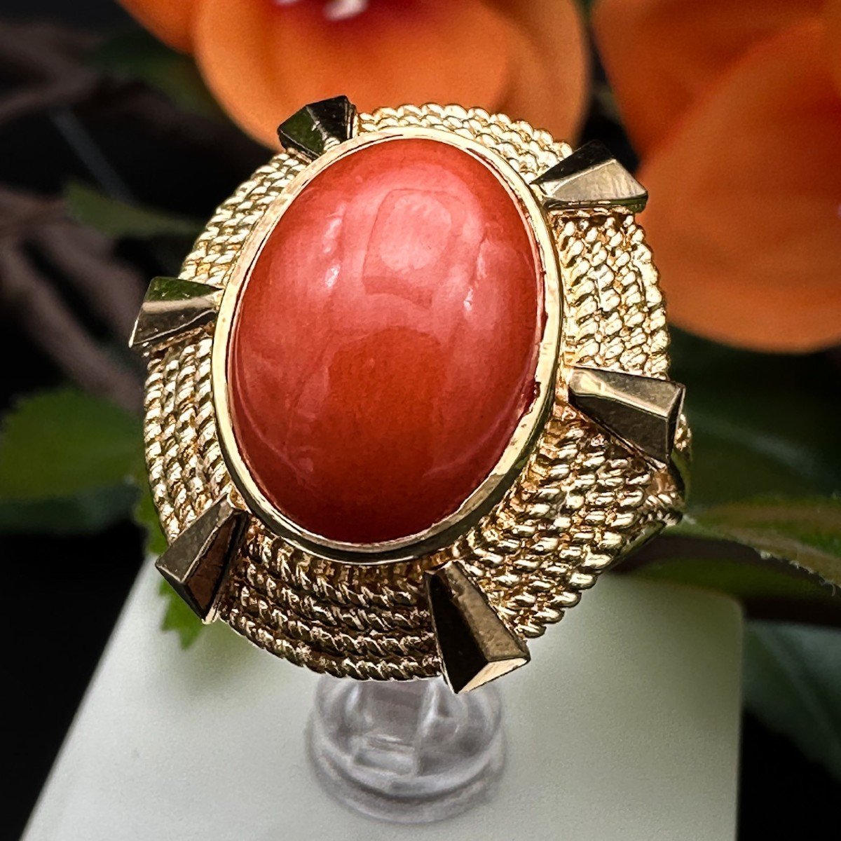 Vintage “sun” Ring In 18k Gold, Set With A Coral-photo-2