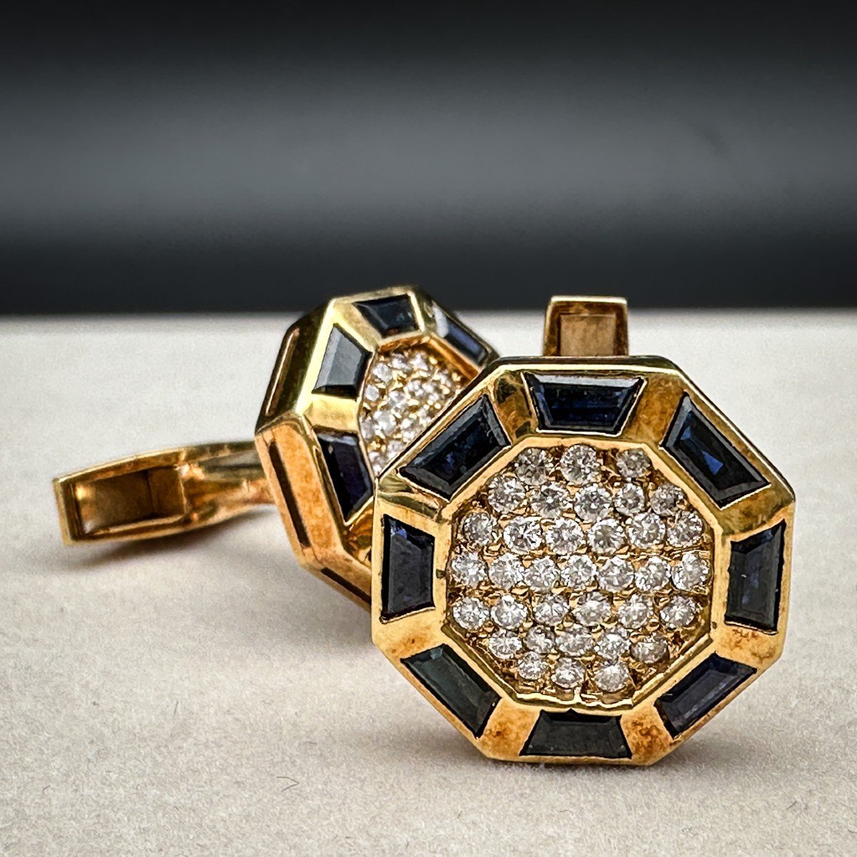 Cufflinks In 18k Gold, Set With Calibrated Diamonds And Sapphires-photo-4