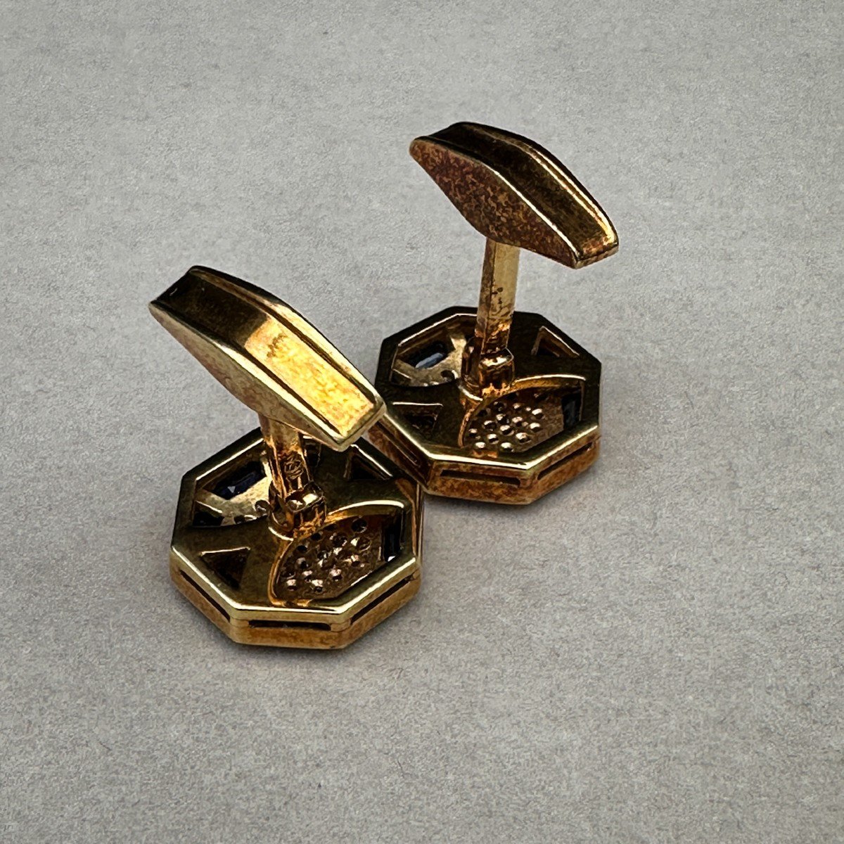 Cufflinks In 18k Gold, Set With Calibrated Diamonds And Sapphires-photo-2