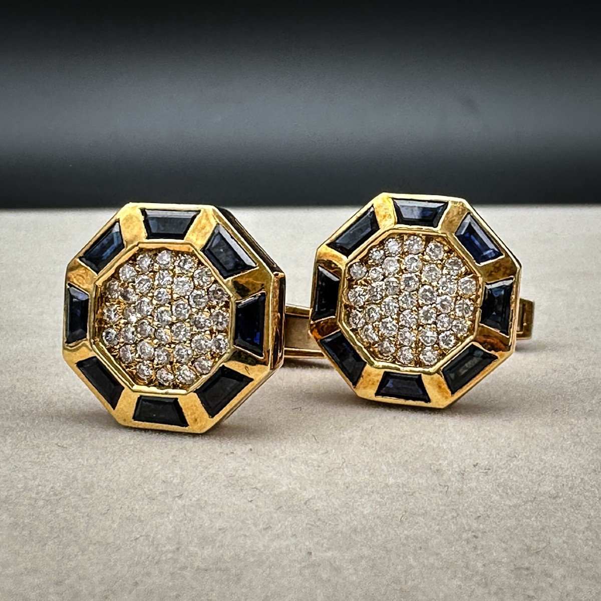 Cufflinks In 18k Gold, Set With Calibrated Diamonds And Sapphires-photo-4