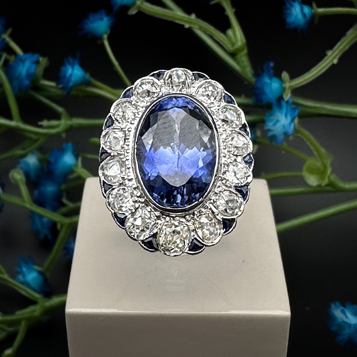 Art Deco Period Ring In Platinum Set In Its Center With A Verneuil Sapphire 