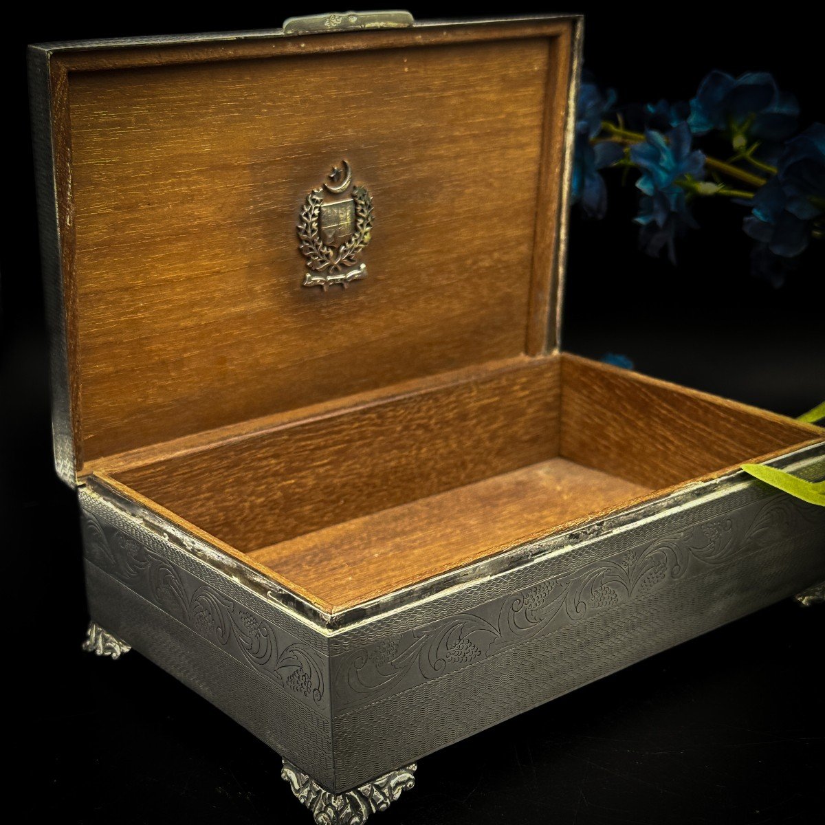 Cigar Box In Solid Agent, Interior In Cedar Decorated With A Miniature-photo-3