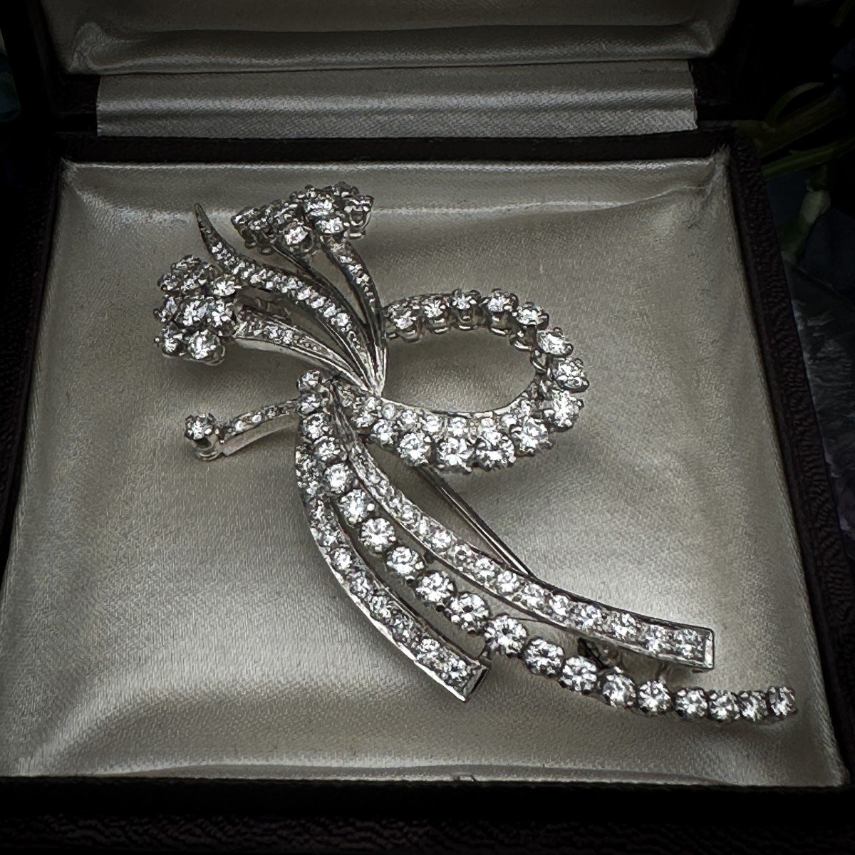 Broche Or Blanc 18 K Sertie De 110 Diamants Pour Un Total De 5,65 Carats -photo-5