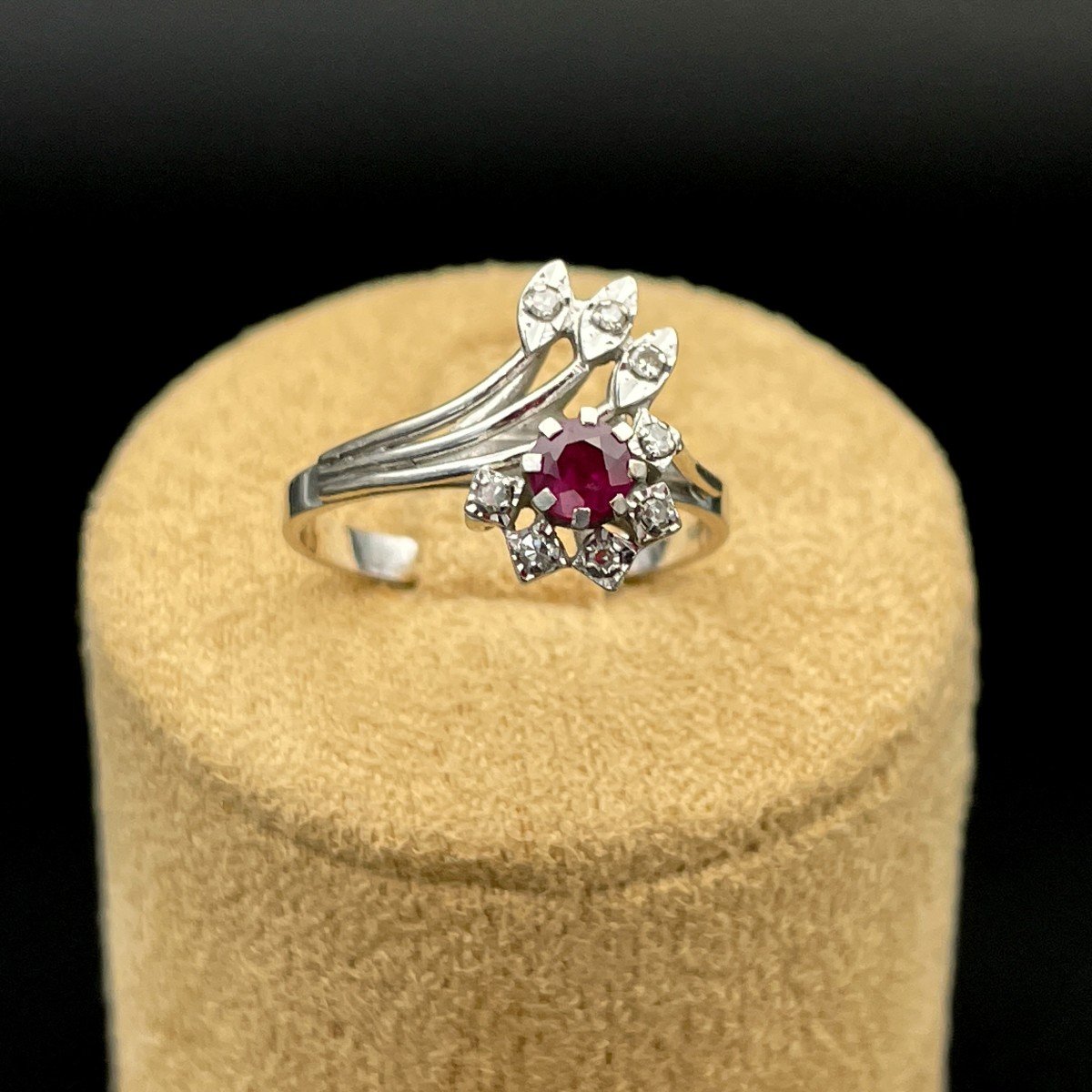 Gerbe Ring In Gold Set With A Ruby