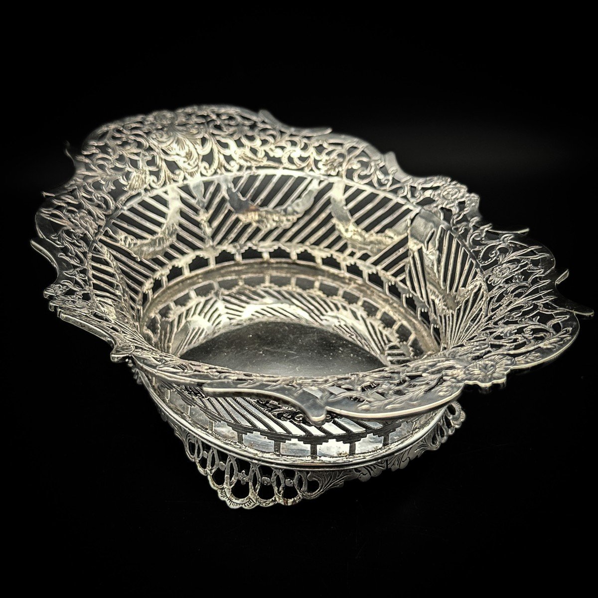 Bread Basket In Sterling Silver 834/1000, Dutch Work Around 1890 -photo-1