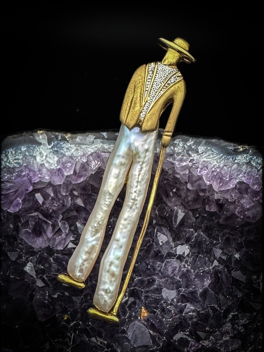 18 Carat Gold Designer Brooch “the Walker.”-photo-3