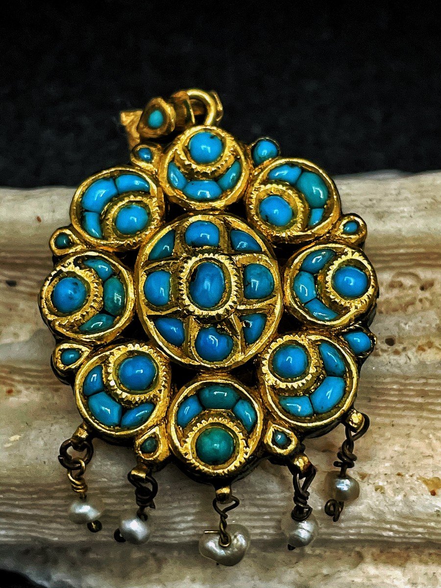 Indian Mughal Pendant Jewelry In Gold-photo-2