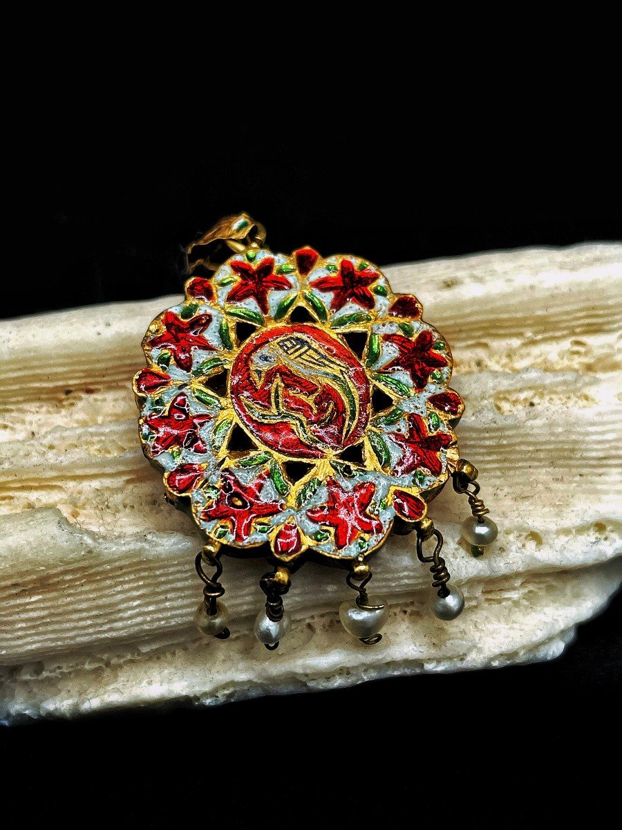 Indian Mughal Pendant Jewelry In Gold-photo-3