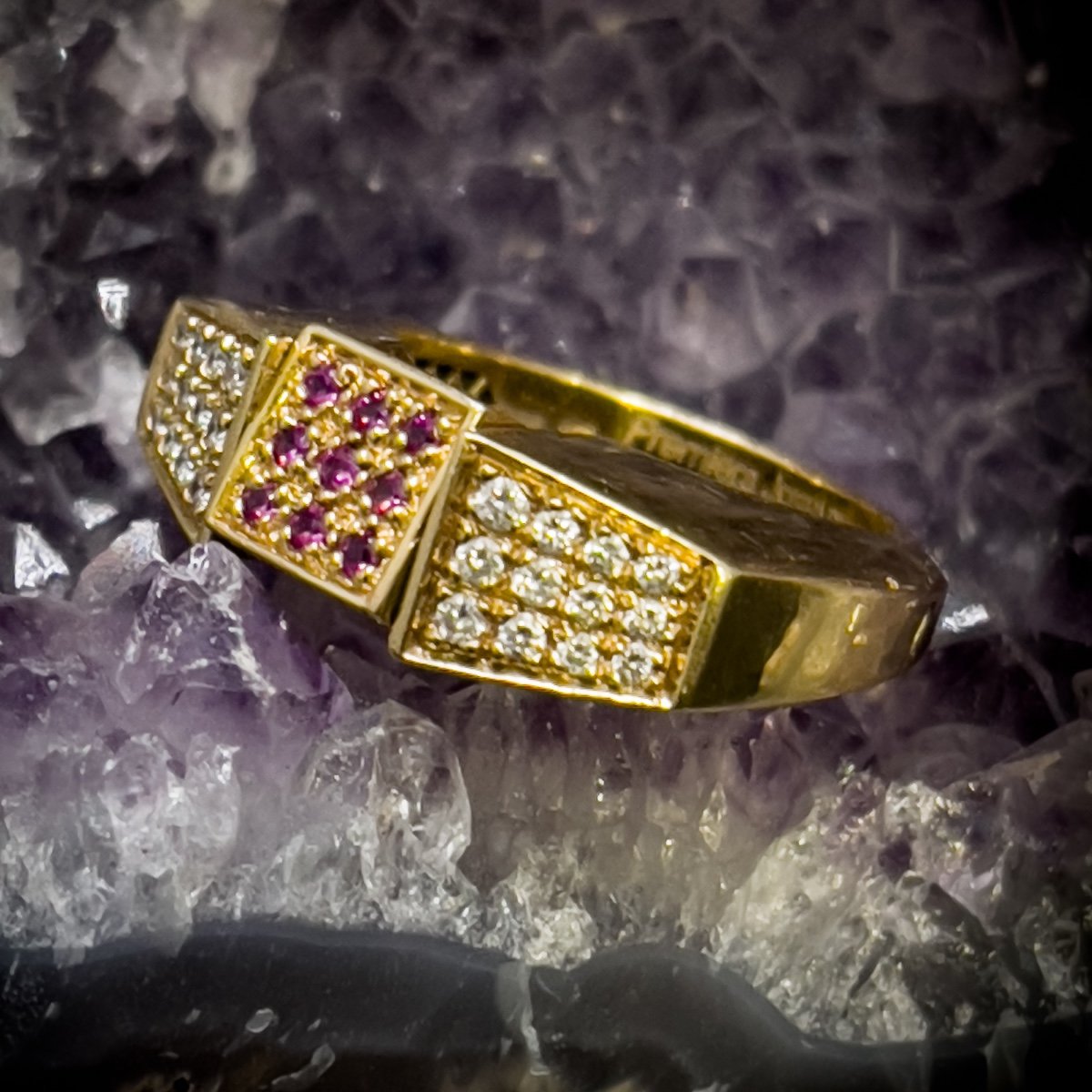 Bague Vintage Or 18 Carats Serties De Diamants Saphirs Rubis Et émeraude