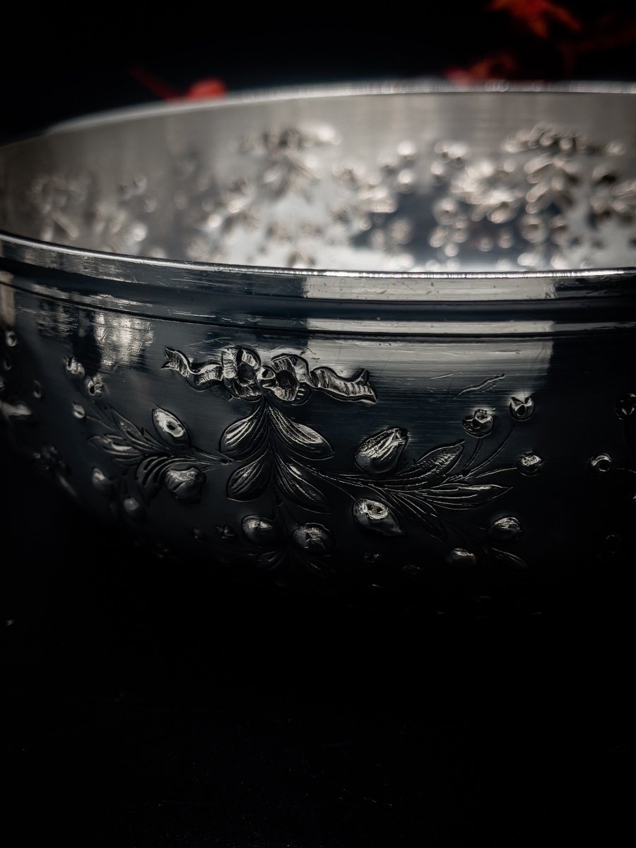 Large Engraved And Repoussé Sterling Silver Bowl-photo-3