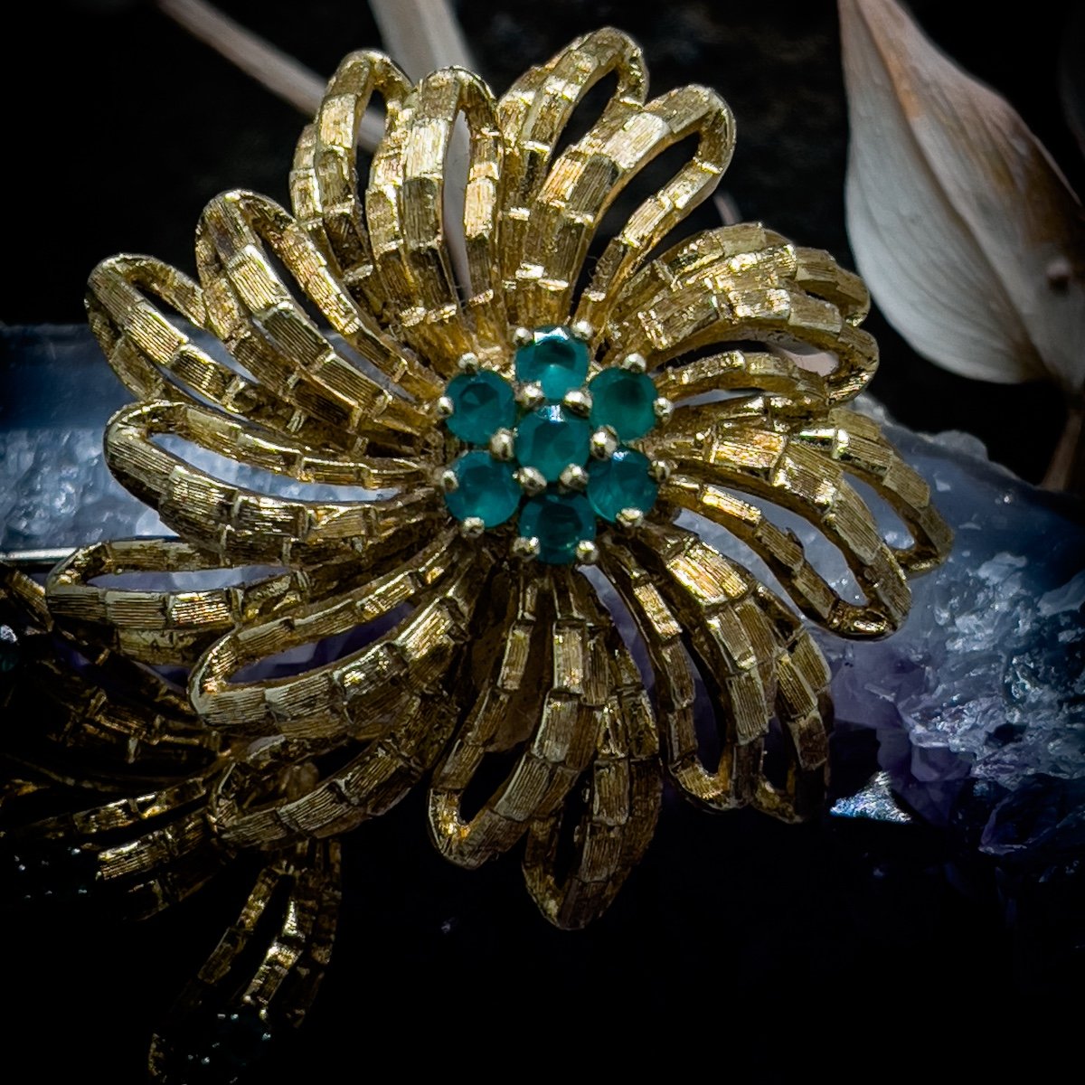 Flower Brooch In 18 K Gold-photo-2