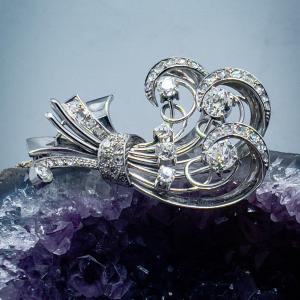 Elegant Brooch From The 1910s, Platinum And Diamonds