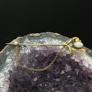 épingle De Cravate Or 18 K Et Opale Noble Taille Cabochon Rehaussée De Petites Perles