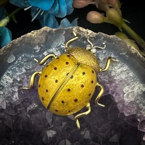 Broche Coccinelle Or émaillée  Jaune  Sertie De 2 Petit Diamants