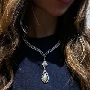 High Jewelry Necklace In 18 Carat Gold Set With 136 Diamonds (20 Cts) And A 4.00 Ct Opal