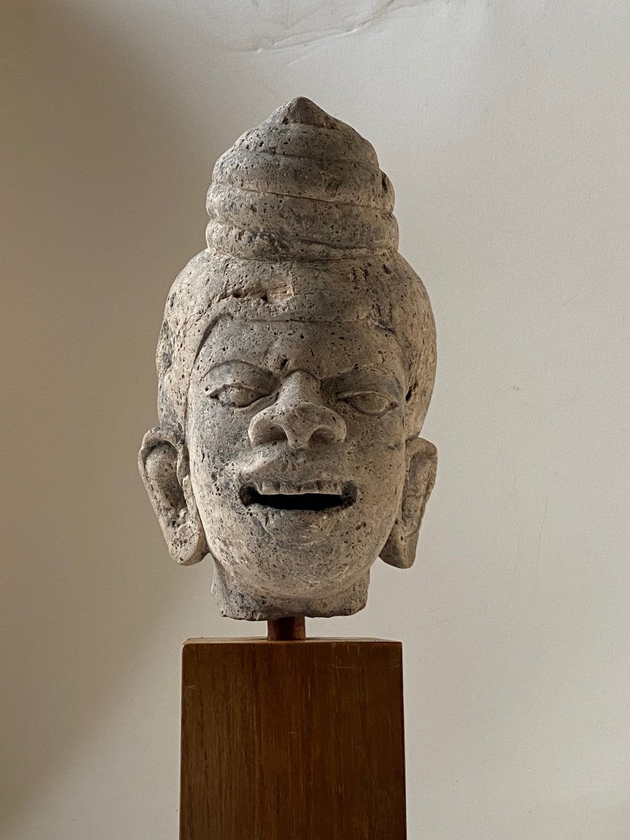 Tête de grotesque en pierre,  Birmanie 18ème