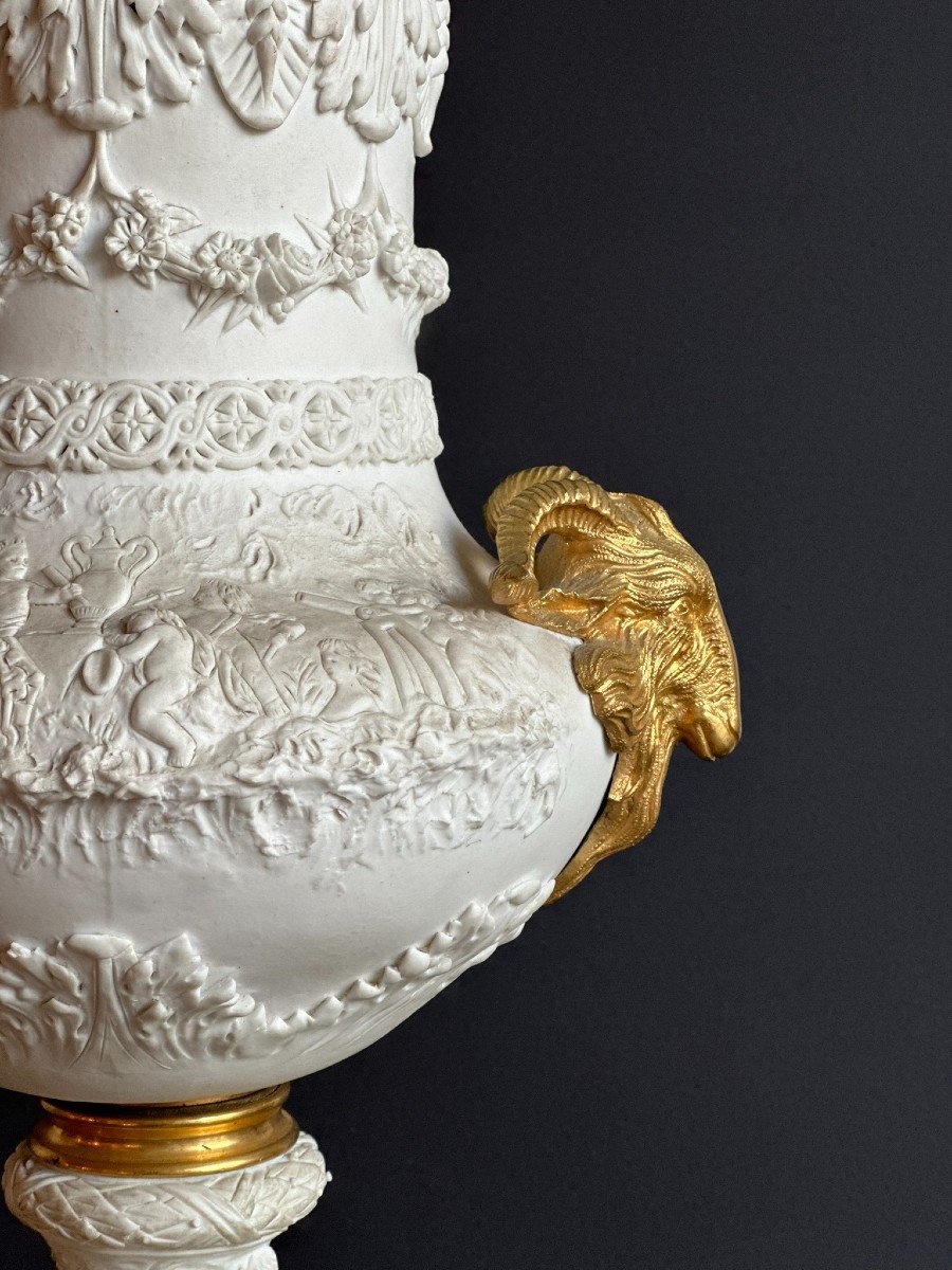 Magnifique vase en biscuit et bronze doré. Epoque Napoléon III-photo-3