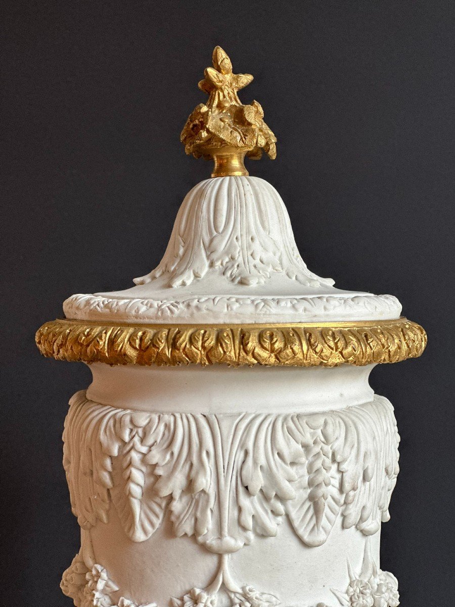 Magnifique vase en biscuit et bronze doré. Epoque Napoléon III-photo-1