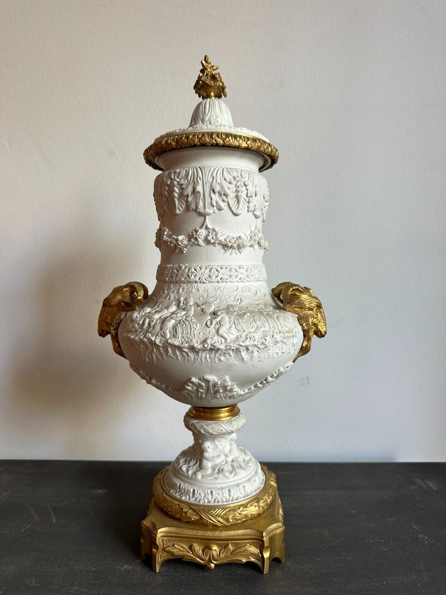 Magnifique vase en biscuit et bronze doré. Epoque Napoléon III-photo-2