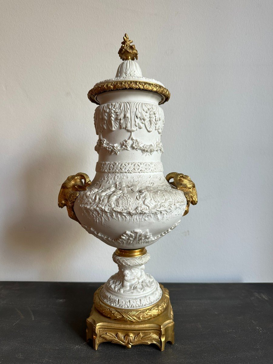 Magnifique vase en biscuit et bronze doré. Epoque Napoléon III-photo-4