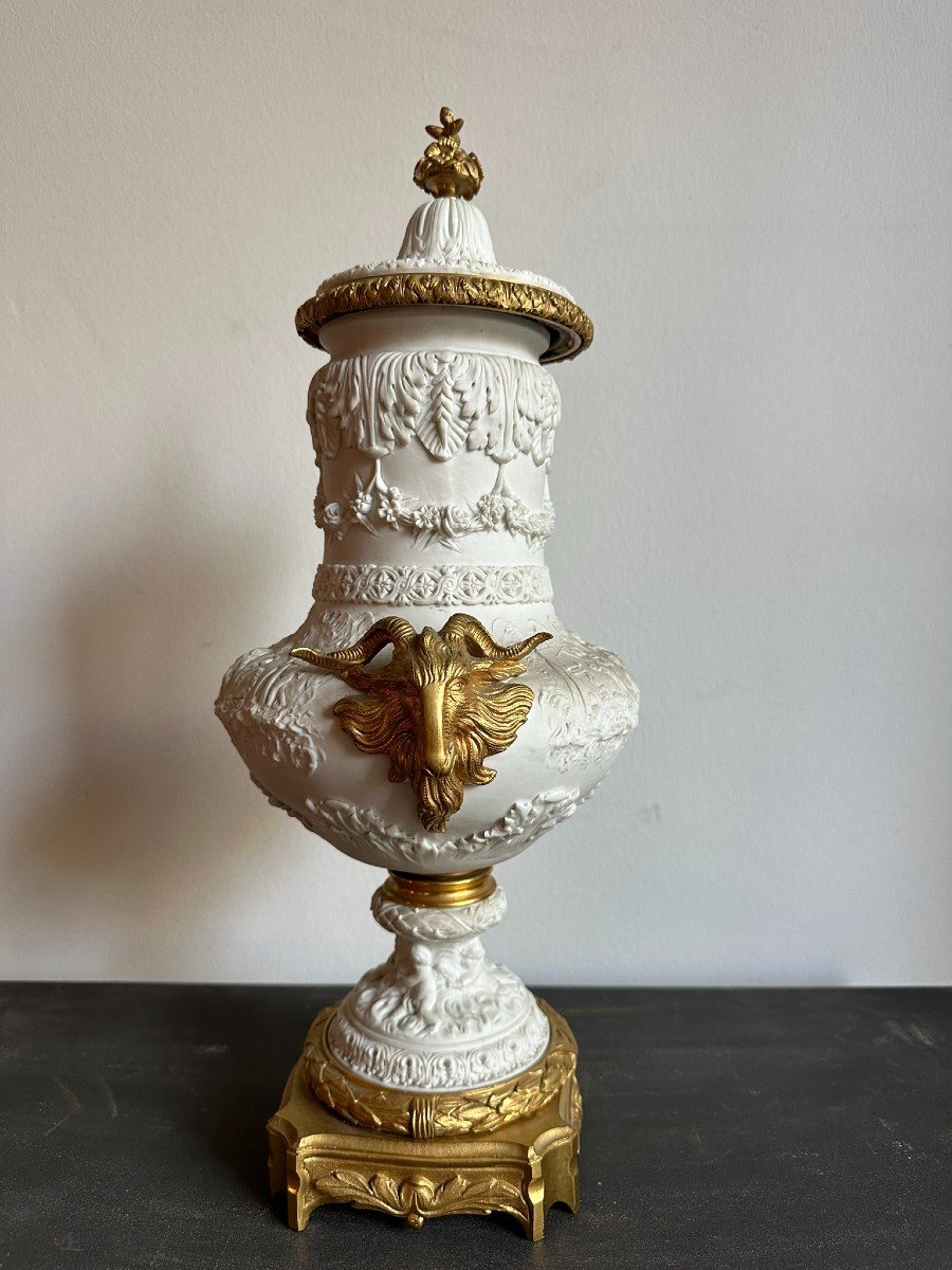 Magnifique vase en biscuit et bronze doré. Epoque Napoléon III-photo-5