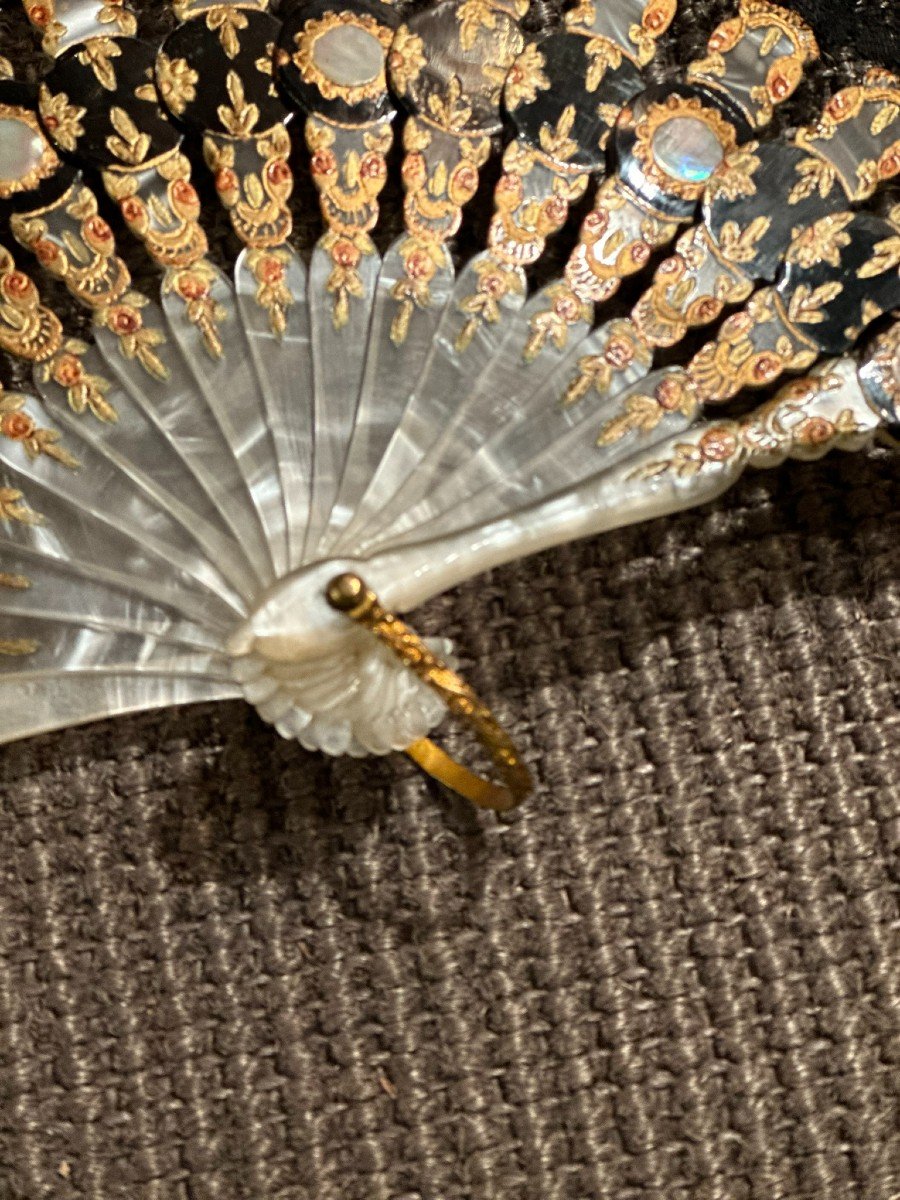 Beautiful Hand Painted Fan From The 19th Century-photo-1