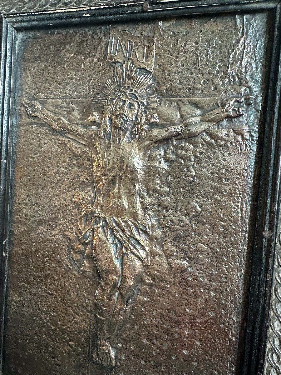 Relief du Christ en argent repoussé et encadré d'écaille. XVIIIe siècle. -photo-2