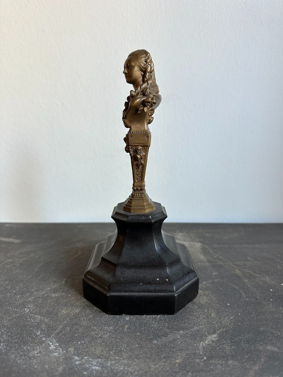 Figure en bronze avec base en marbre, originaire de Belgique. Le 19e siècle.-photo-2