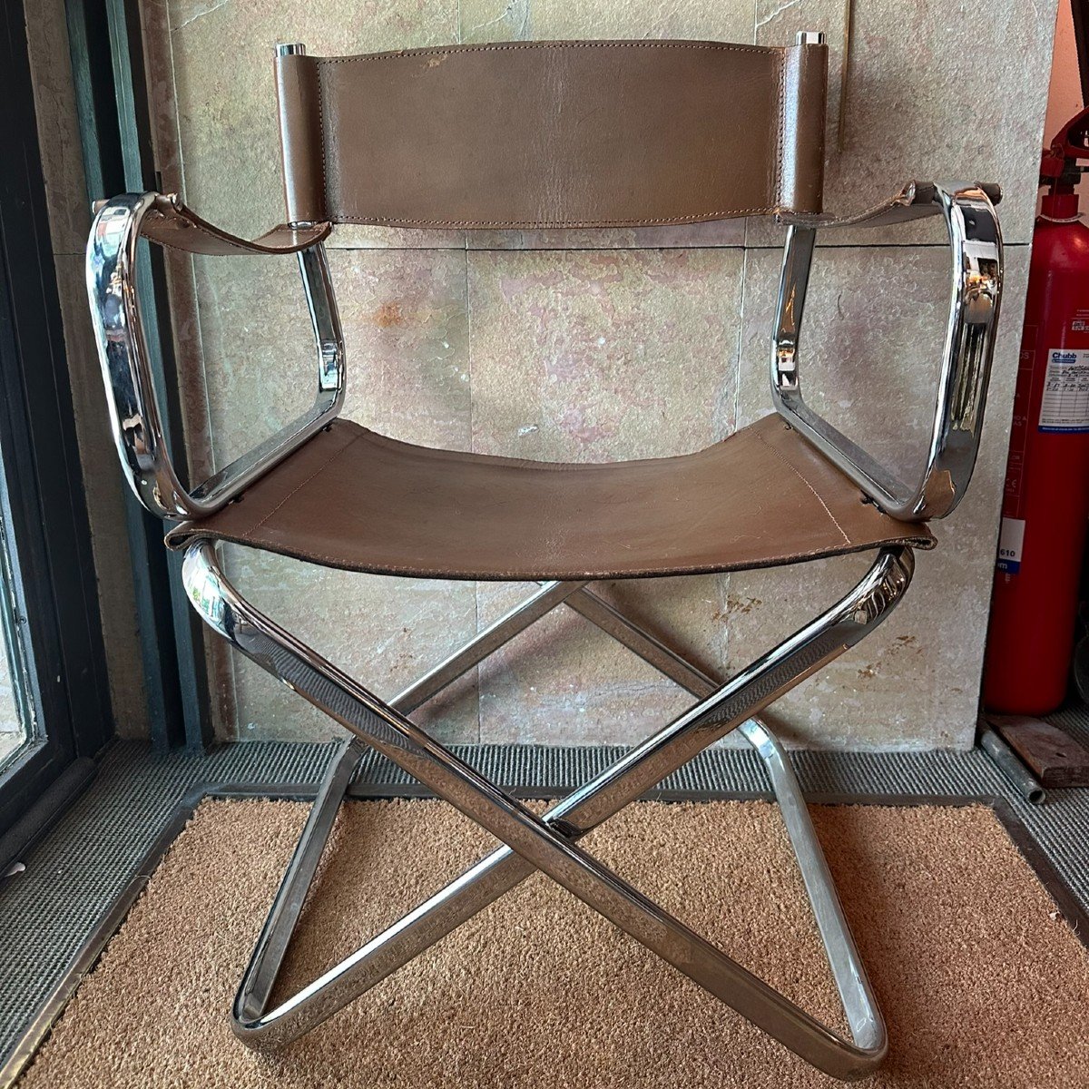 Fauteuil en acier et cuir 70's. Italie.