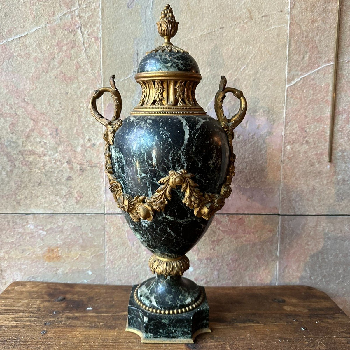 Vase en marbre et bronze. Napoléon III. 