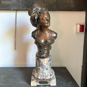 Buste de femme en bronze. Signé. S XIX. Fonte de l'époque.