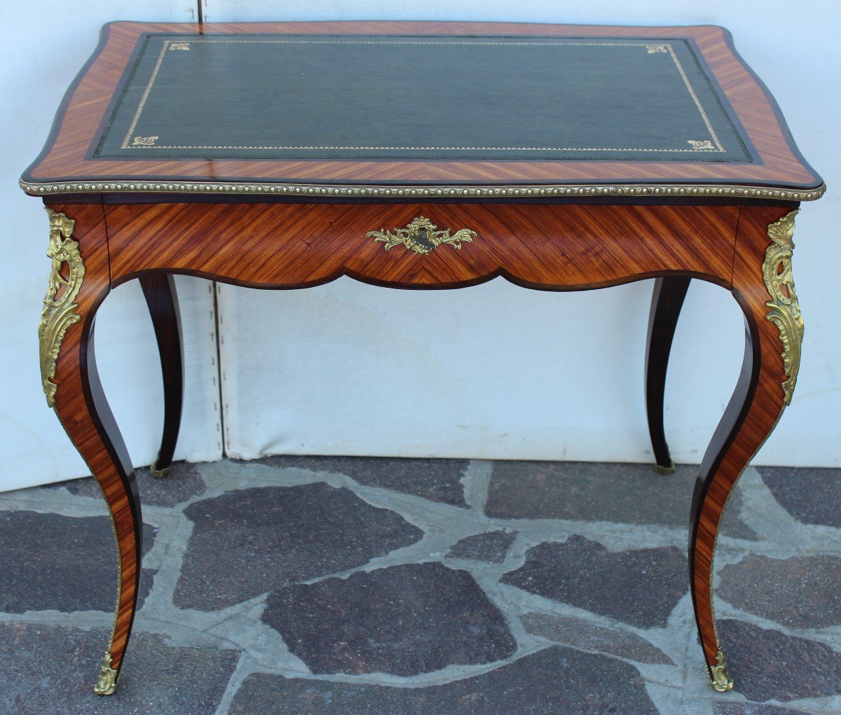 Table ècritoire d'Epoque Napoleon III En Bois De Rose Et Palissandre, XIX Siecle.