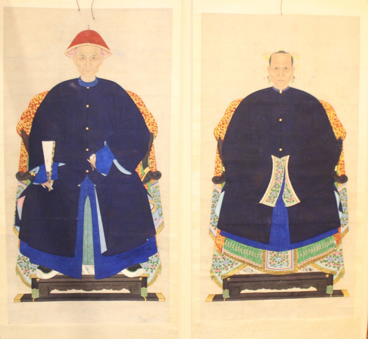 Paire Des Grands Portraits d'Ancètres Chinois Sur Papier, Dinastie Qing, XIX Siecle.