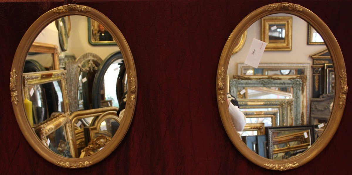 34 X 44 Cm, Pair Of Oval Mirrors With Patina And Gold Leaf