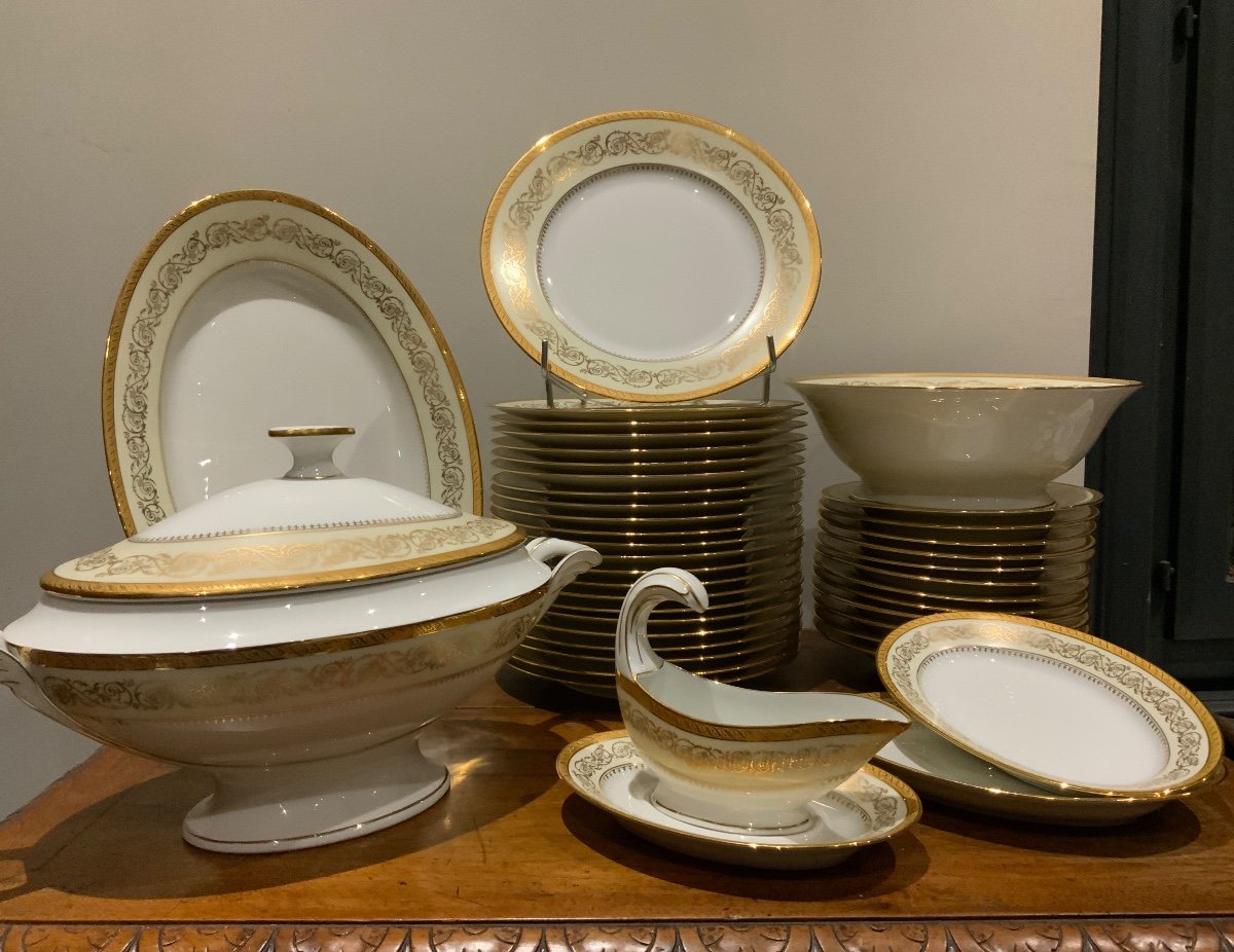 Coquet Et Cie. 62-piece Limoges Porcelain Dinner Service