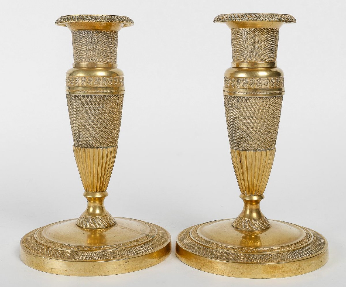 Paire De Petits Bougeoirs Dit « ragots » En Bronze Doré époque Empire Vers 1810