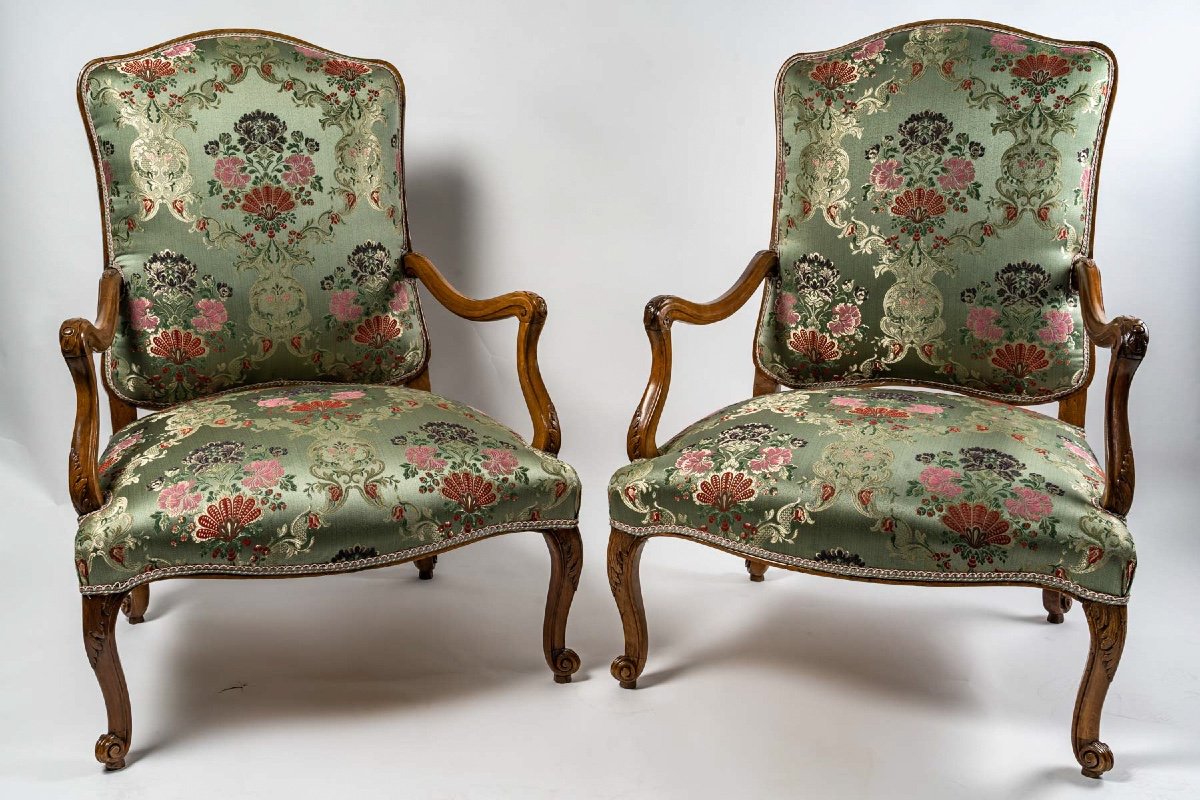 époque Régence Vers 1720 Paire De Larges Fauteuils En Noyer Mouluré Et Sculpté-photo-5