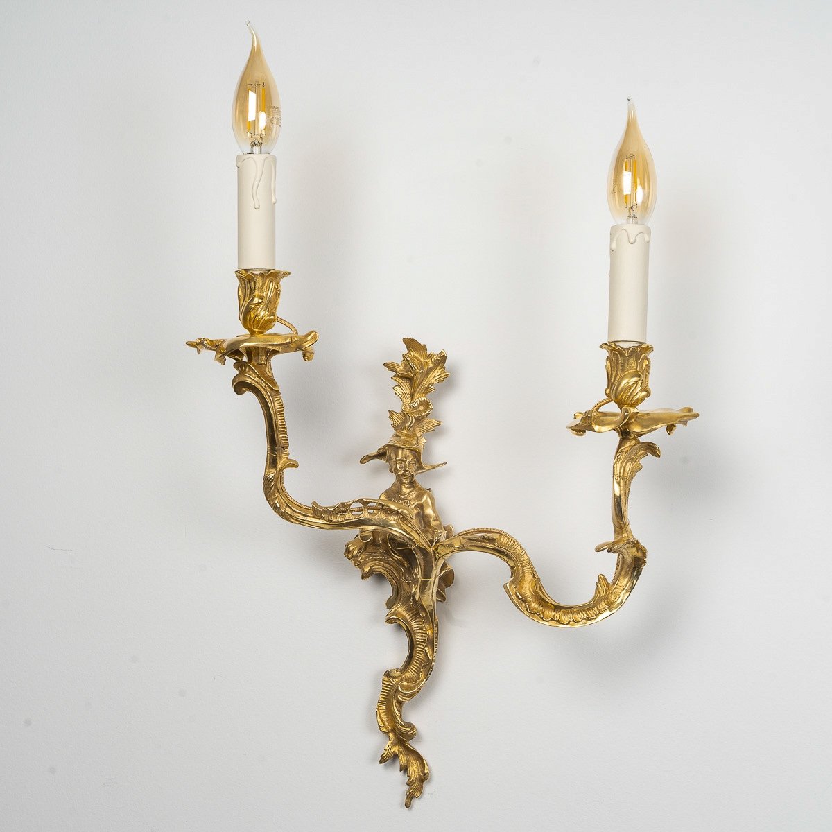 Paire D’appliques à Deux Bras De Lumière à Décor D’un Couple Chinois En Bronze Doré Vers 1850-photo-2