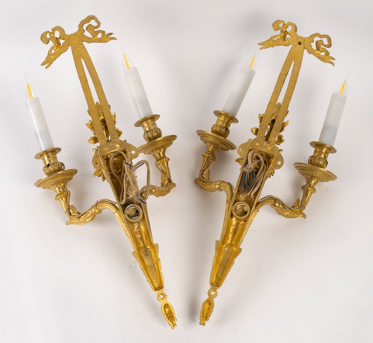 A Pair Of Louis XVI Style Chiseled And Gilt Bronze Sconces With Quivers Circa 1880-photo-3