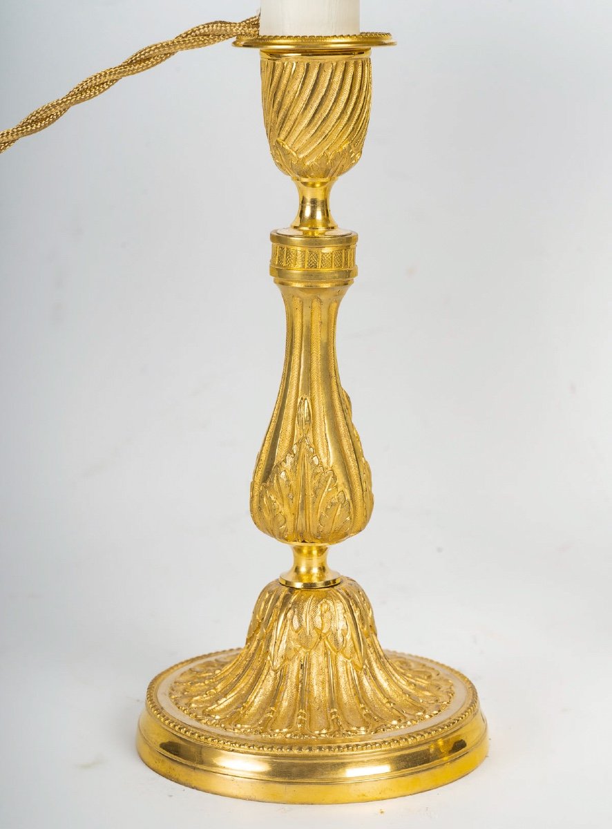Paire De Bougeoirs De Style Louis XVI Montée En Lampes En Bronze Finement Ciselé Vers 1820-photo-3