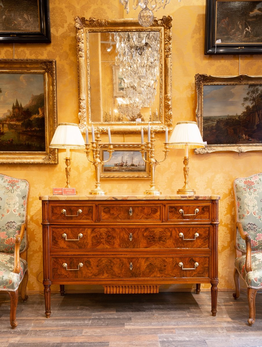 Commode En Noyer Ronceux D’époque Louis XVI Estampillée De Jean-baptiste Courte (1749-1843)