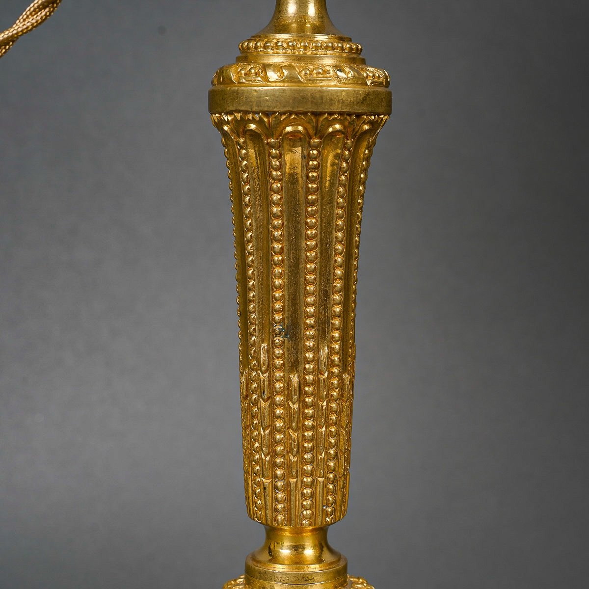 Paire De Flambeaux D’époque Louis XVI En Bronze Ciselé Et Doré Montés En Lampes Vers 1780-photo-4