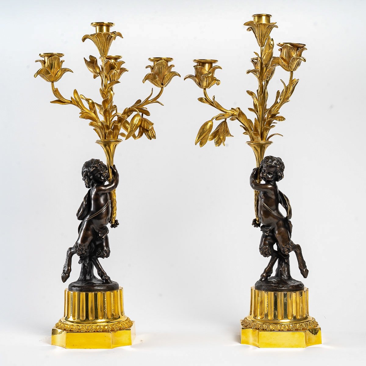 Paire De Candélabres Montés En Lampes De Style Louis XVI En Bronze à Décor De Faunes Vers 1860-photo-3