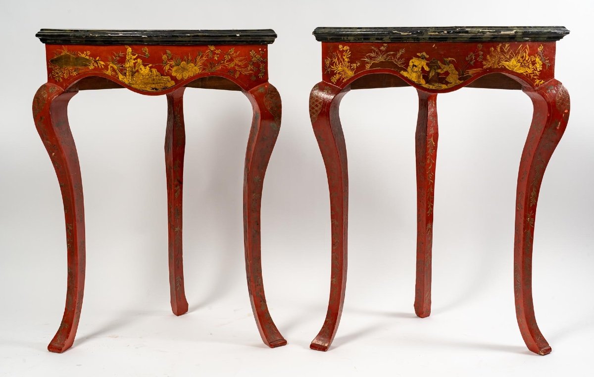 Paire De Consoles D’angle à Décors Chinoisant Laquées Rouge Vers 1850-1880