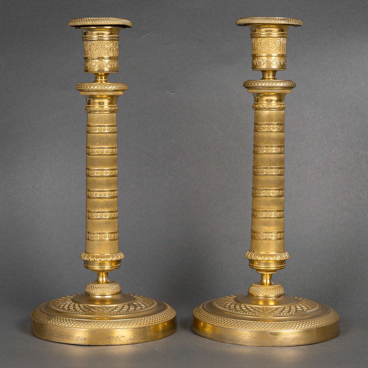 Paire De Bougeoirs Montés En Lampes D’époque Empire En Bronze Finement Ciselé Et Doré Vers 1810-photo-3