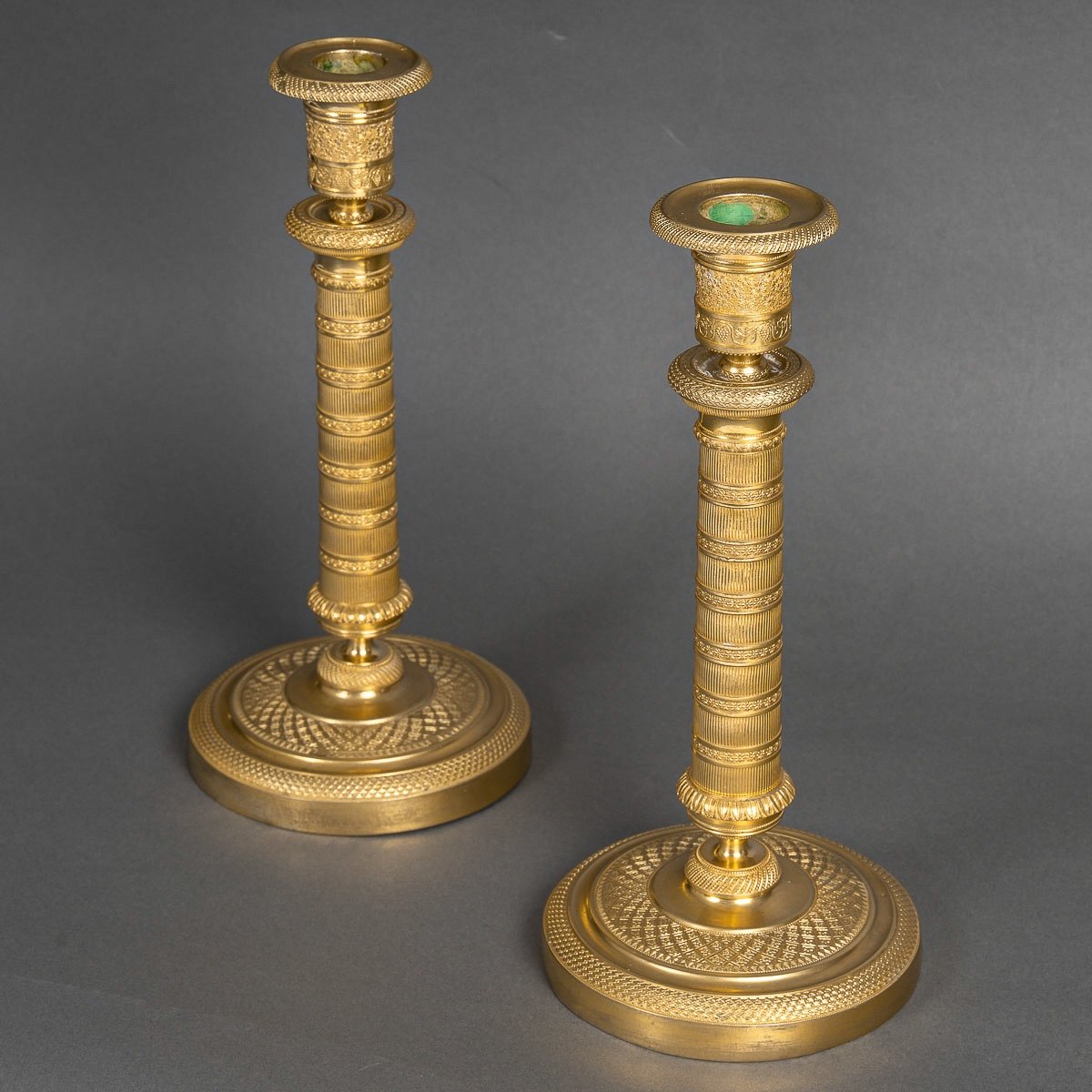 Paire De Bougeoirs Montés En Lampes D’époque Empire En Bronze Finement Ciselé Et Doré Vers 1810-photo-4