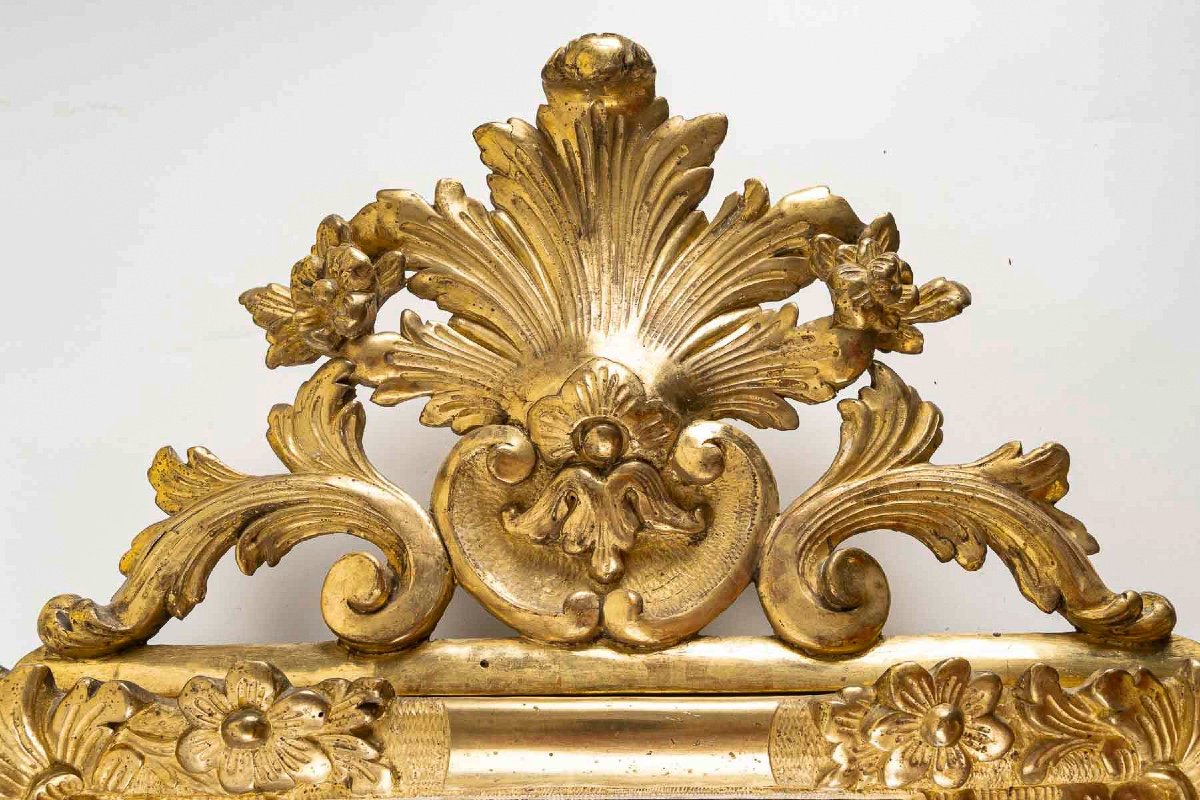 A French Regence Period Giltwood Mirror With Openwork Pediment, Circa 1720-photo-2