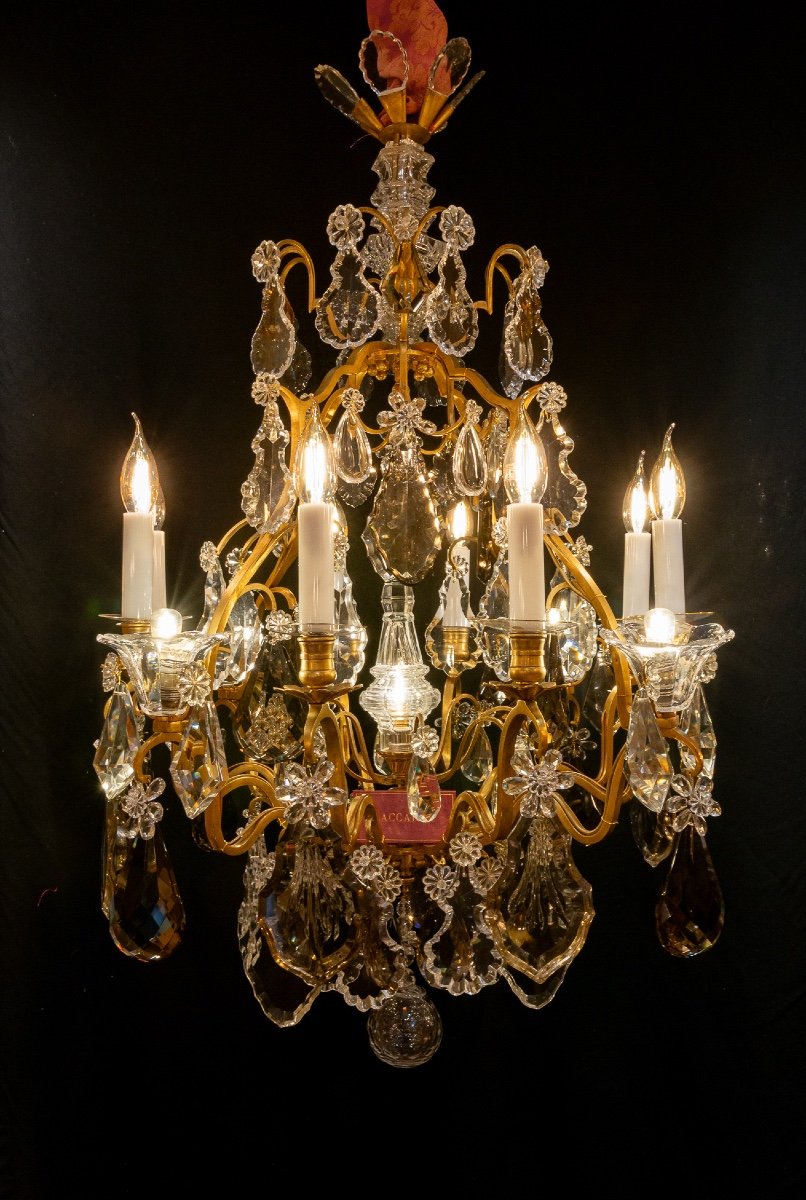 Lustre De Style Louis XV En Bronze Doré Et Décor De Cristal Taillé Signé Par La Maison Baccarat